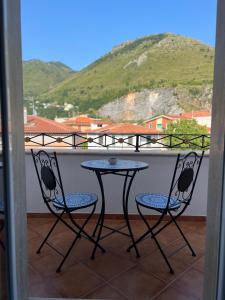 Uma vista da montanha tirada do cama e café (B&B) 