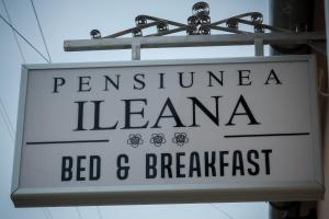 Un cartel que dice Pennsylvaniaemiemia bed and breakfast en PENSIUNEA ILEANA "Adults Only", en Orlat