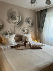 Postel nebo postele na pokoji v ubytování Deni's Apartment by the sea – Burgas + 49 fotografií