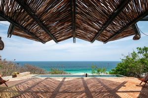 a view of the ocean from the deck of a villa at Casa del sapo in Yolina