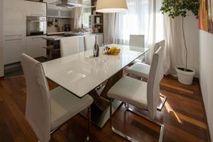 Kuchyňa alebo kuchynka v ubytovaní Lumaja luxury apartman