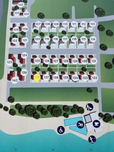 een plan van een parkeerplaats met veel auto's bij Sunny apartman u resortu, Petrčane, apartman za 4, AKCIJA! in Petrcane