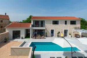 Bassein majutusasutuses Designer Villa Simone - Modern & Heritage Style with Office või selle lähedal