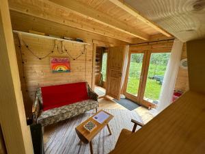 Postel nebo postele na pokoji v ubytování Raistiko Talu- Farmhouse, off-grid cabin and more