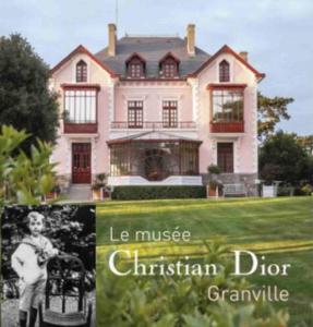 una portada de un libro de música genealógica Christian Dyer Grimmville con una casa en Donville vue sur la mer, en Donville-les-Bains