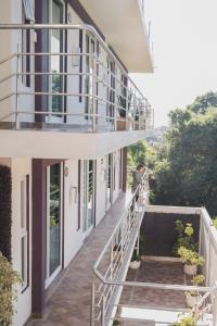 a man walking down the stairs of a building at JH Hotel Tlatlauqui in Tlatlauquitepec