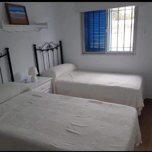 Postel nebo postele na pokoji v ubytování Chalet en Caños, sin coger coche para la playa Jaima y Pequeña Lulú
