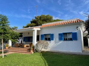 Gallery image of Chalet en Caños, sin coger coche para la playa Jaima y Pequeña Lulú in Los Caños de Meca +7 photos