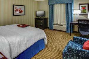 Postel nebo postele na pokoji v ubytování Hampton Inn Thomson + 24 fotografií