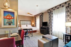 TV a/nebo společenská místnost v ubytování Homewood Suites by Hilton Amarillo