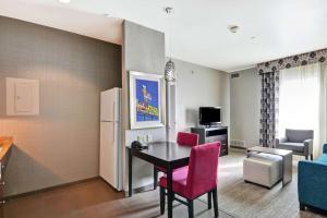 TV a/nebo společenská místnost v ubytování Homewood Suites by Hilton Amarillo