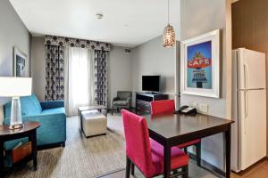 TV a/nebo společenská místnost v ubytování Homewood Suites by Hilton Amarillo