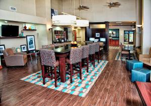 a restaurant with a bar with chairs and tables at Hampton Inn and Suites Amarillo West in Amarillo