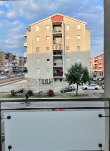 Το κτήριο όπου στεγάζεται  το διαμέρισμα +8 φωτογραφίες