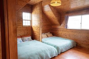 A bed or beds in a room at Rosie's house - Vacation STAY 74242v