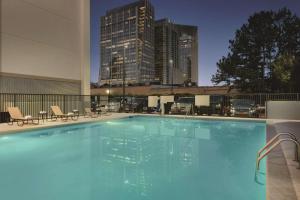 a large swimming pool with a city skyline in the background at Hampton Inn Atlanta-Buckhead in Atlanta