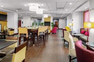 a dining room with tables and chairs at Hampton Inn Atlanta-Fairburn in Fairburn