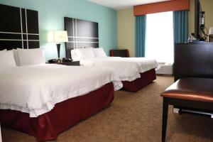 Postel nebo postele na pokoji v ubytování Hampton Inn Austin Oak Hill + 24 fotografií