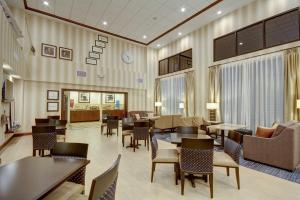 a restaurant with tables and chairs in a lobby at Hampton Inn and Suites Alexandria in Alexandria