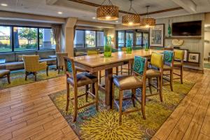 a dining room with a table and chairs at Hampton Inn Beaufort in Beaufort