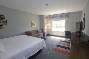 Postel nebo postele na pokoji v ubytování Hampton Inn Owego