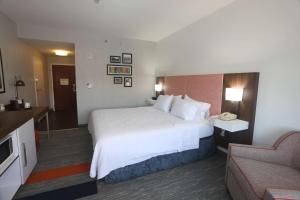 Postel nebo postele na pokoji v ubytování Hampton Inn Owego