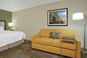 Hampton Inn Jasper, AL的休息区