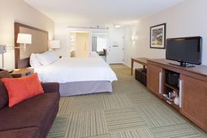 Телевизор и/или развлекательный центр в Hampton Inn Bremen
