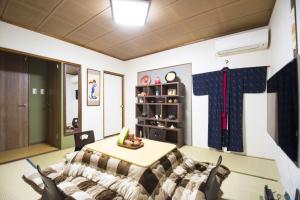 a living room with a couch and a table at Chikuan Kyoto Whole Rental Lodging - Vacation STAY 78789v in Nishi-kujō-Toriiguchichō