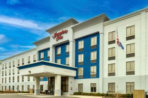 a rendering of the front of a hotel at Hampton Inn Haverhill in Haverhill