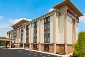 a rendering of the front of a cranberry hotel at Hampton Inn Boston / Marlborough in Marlborough