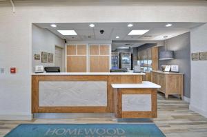 Homewood Suites by Hilton Boston - Peabody的厨房或小厨房
