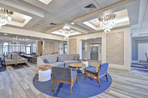 Homewood Suites by Hilton Boston - Peabody的休息区