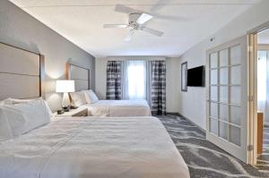 Homewood Suites by Hilton Boston - Peabody客房内的一张或多张床位
