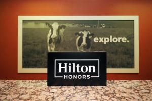 Certifikát, hodnocení, plakát nebo jiný dokument vystavený v ubytování Hampton Inn Batavia