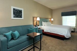 Postel nebo postele na pokoji v ubytování Hampton Inn Batavia