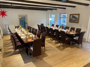 a large room with a long table and chairs at Hotel zur Post in Blieskastel