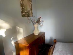 Posedenie v ubytovaní Apartament przy lesie