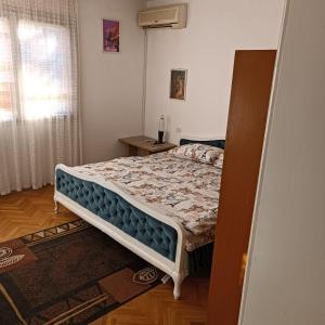 a bedroom with a bed in a room with a window at Rudnička Kapija in Gornji Milanovac