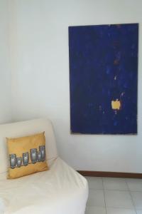 A bed or beds in a room at Villetta Panoramica con Giardino a Riccione