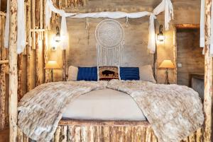 Zion White Bison Glamping & RV Resort客房内的一张或多张床位