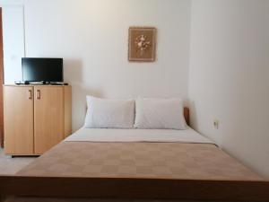 Llit o llits en una habitació de Amisos Apartmani