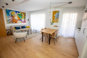 Zdjęcie z galerii obiektu Somptueux deux pièces vue mer + parking w mieście Beausoleil