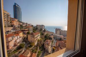 Zdjęcie z galerii obiektu Somptueux deux pièces vue mer + parking w mieście Beausoleil