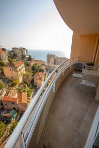 Zdjęcie z galerii obiektu Somptueux deux pièces vue mer + parking w mieście Beausoleil