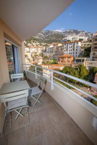 Zdjęcie z galerii obiektu Somptueux deux pièces vue mer + parking w mieście Beausoleil