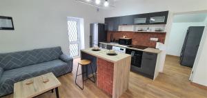 a living room with a couch and a kitchen at The Luxe Flat No 4, Mansfield, in Mansfield