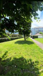 En have udenfor Superbe appartement, parking privatif et piscine