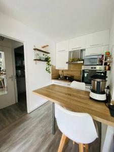 Køkken eller tekøkken på Superbe appartement, parking privatif et piscine