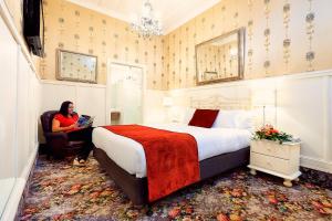 Voodi või voodid majutusasutuse Prince's Gate Hotel toas